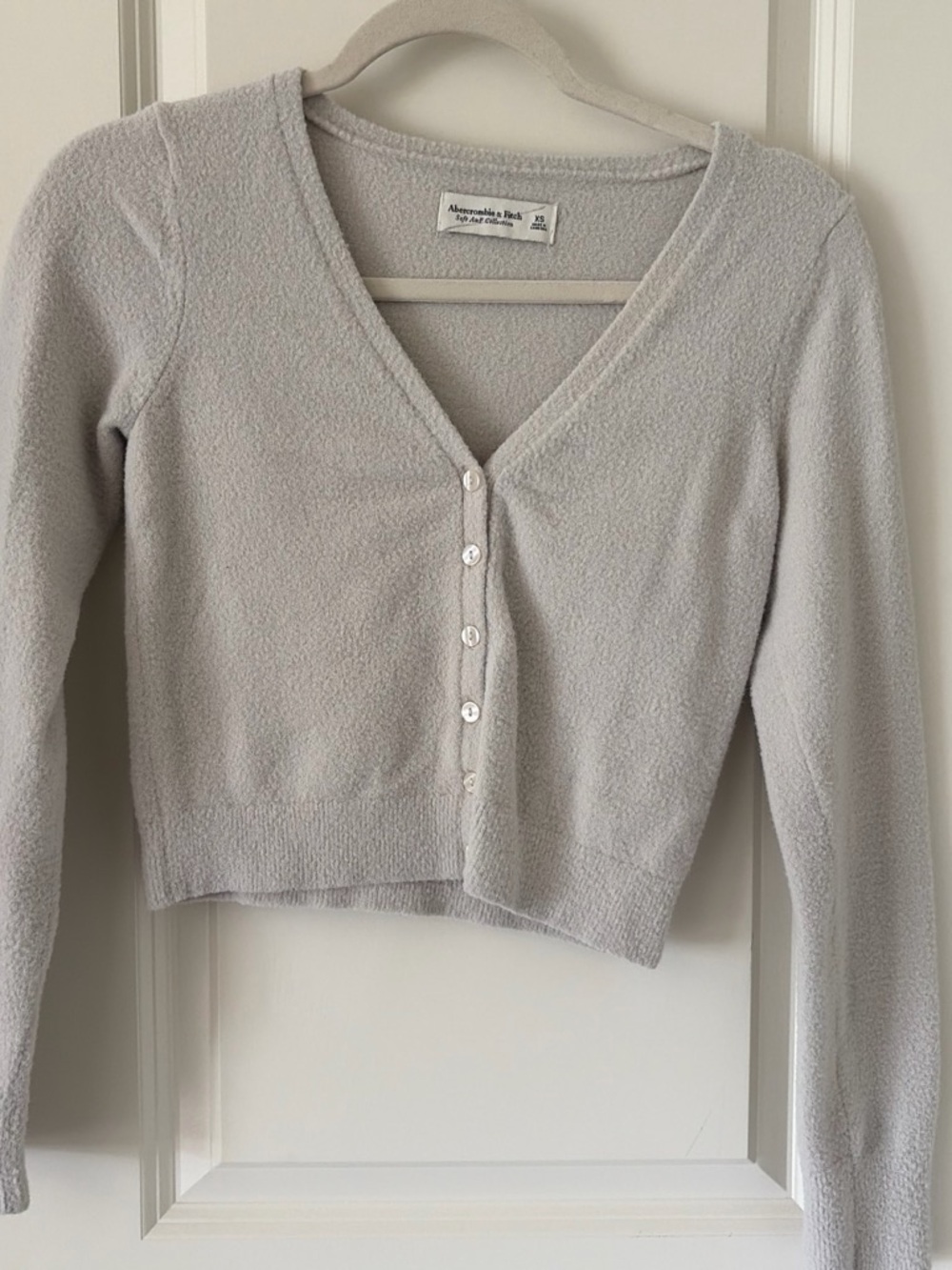 Abercrombie & Fitch Light Gray V-Neck Button Crop Cardigan